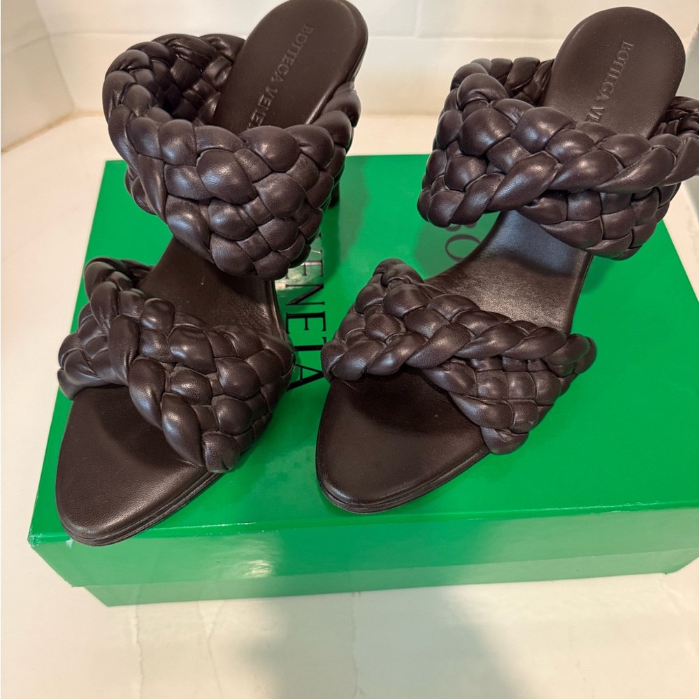 Bottega Veneta Twisted Interciato chocolate brown heel EU38